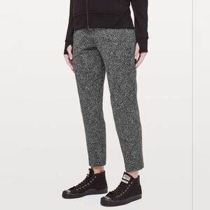 Lululemon On The Fly Pant *28"Feathered Jacquard Black White / Black 4